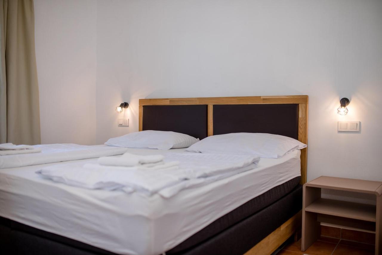 Apartments And Rooms By The Sea Supetarska Draga - Gornja, Rab - 11579 Exterior foto